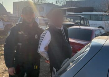 Поки власник Hyundai зачиняв ворота, п'янезний ужгородець викрав його авто (ФОТО)