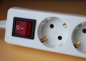 У розетках буде 230 вольт замість 220: що це означає та чи потрібно щось міняти вдома — Закарпаття