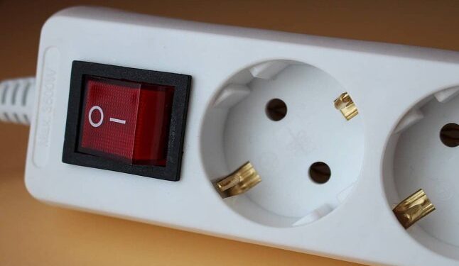 У розетках буде 230 вольт замість 220: що це означає та чи потрібно щось міняти вдома — Закарпаття