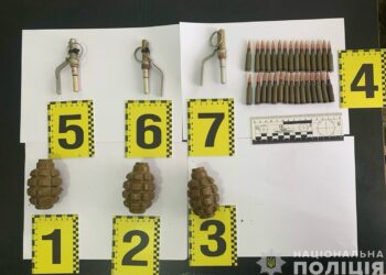 44-річний житель Чинадійова на Мукачівщині “підробляв” продажем гранат і патронів (ФОТО)