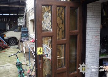 49-річний житель Міжгір&apos;я викрав з будинку заробітчанки понад 100 тис. грн, ювелірку та ноутбук (ФОТО)