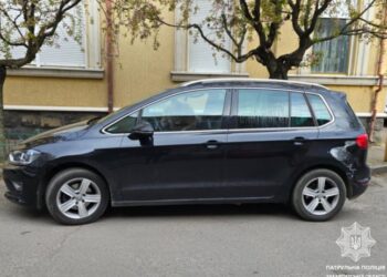 В Ужгороді водій скоїв аварію і втік — Закарпаття