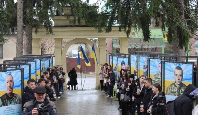 В Іршаві відкрили Алею пам’яті Героїв, які загинула на війні — Закарпаття