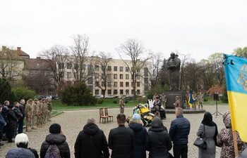 В Ужгороді прощалися із 45-річним, старшим стрільцем-оператором Русланом Тороповим — Ужгород