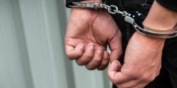 В Ужгороді чоловік нападав на перехожих — Закарпаття