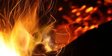 У Мукачеві пожежники врятували чоловіка — Закарпаття