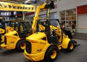 Venieri показала перший гібридний мінінавантажувач – Техніка