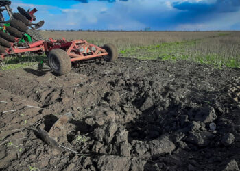 На Миколаївщині трактор підірвався на полі – Техніка