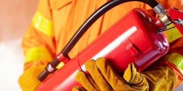 Пожежа у Мукачеві: неподалік центру горів магазин — Закарпаття