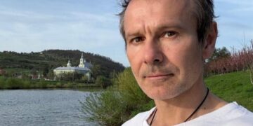 Святослав Вакарчук приїхав у Мукачево і замилував фотографіями на фоні сакур — Закарпаття