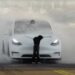 Автомобіль Tesla врізався в стіну з намальованою дорогою (ВІДЕО) – Автоновини