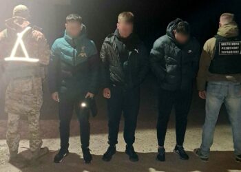 Біля Ужгорода в таксі виявили двох “ухилянтів”, що їхали “до дівчат на Паску” в напрямку Словаччини (ФОТО)