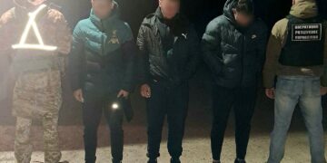 Біля Ужгорода в таксі виявили двох “ухилянтів”, що їхали “до дівчат на Паску” в напрямку Словаччини (ФОТО)