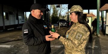 Благодатний вогонь із Єрусалима прибув в Україну