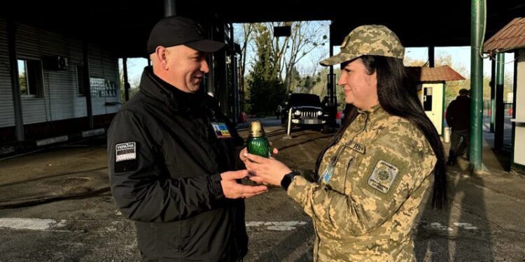 Благодатний вогонь із Єрусалима прибув в Україну