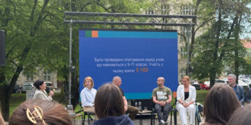 Брак стресостійкості та навичок в роботі з клієнтами: в Ужгороді в рамках дискусійної панелі обговорювали синергію освіти й ринку праці