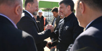 Будівництво мосту через Тису між Україною та Румунією виходить на фінішну пряму: тут зводять останню секцію конструкції