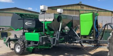 Французька картоплесаджалка саджає навіть різану бульбу – Техніка