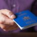 Для чоловіків за кордоном спростили оформлення українських паспортів