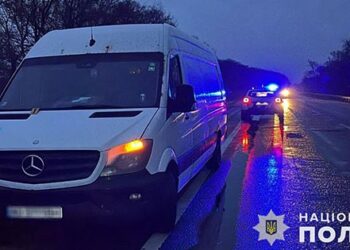 ДТП на трасі “Київ-Чоп”: закарпатський водій мікроавтобуса травмував пенсіонера –