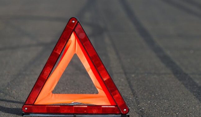 У Мукачеві водій в’їхав у автобусну зупинку — Закарпаття