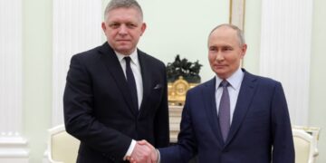 фіцо обурився порадою Каллас не їхати на парад до москви, а парламент не засудив удари рф по Сумах і Кривому Рогу