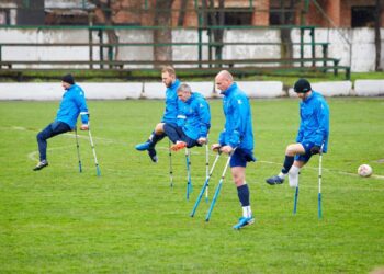 Футбол на милицях: франківців познайомили з ампфутболом – Спорт