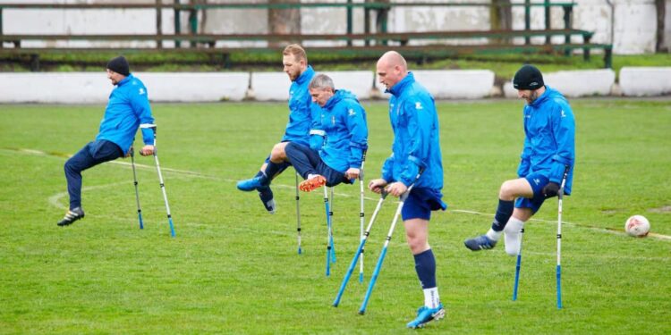 Футбол на милицях: франківців познайомили з ампфутболом – Спорт