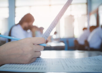 Як уникнути проблем з дипломом: перевірка ліцензії та акредитації вишу –