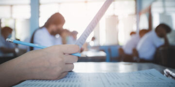 Як уникнути проблем з дипломом: перевірка ліцензії та акредитації вишу –