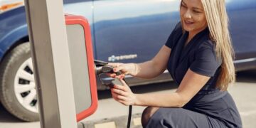 Конкурент Tesla заряджатиме електромобілі на 400 км всього за 5 хвилин – Автоновини