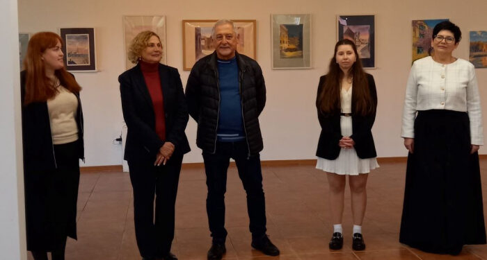 «Магія весни»: в скансені в Ужгороді представили свої роботи художниці-аматорки