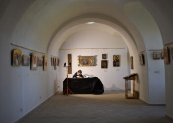 Майже 50 ікон представили на виставці в Ужгородському кафедральному соборі