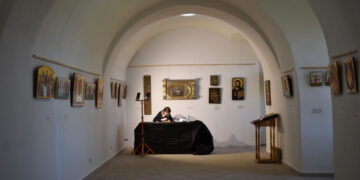 Майже 50 ікон представили на виставці в Ужгородському кафедральному соборі