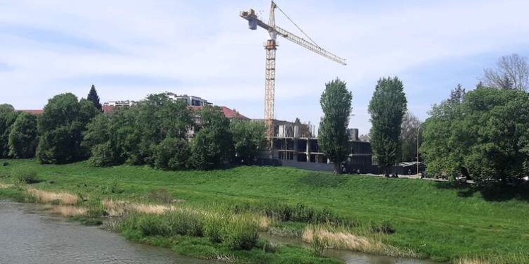 Мінкульт не погоджував будівництва 16-поверхівки у центрі Ужгорода, воно незаконне