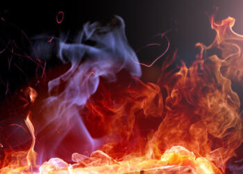 На Великдень у Мукачеві на пожежі врятували чоловіка