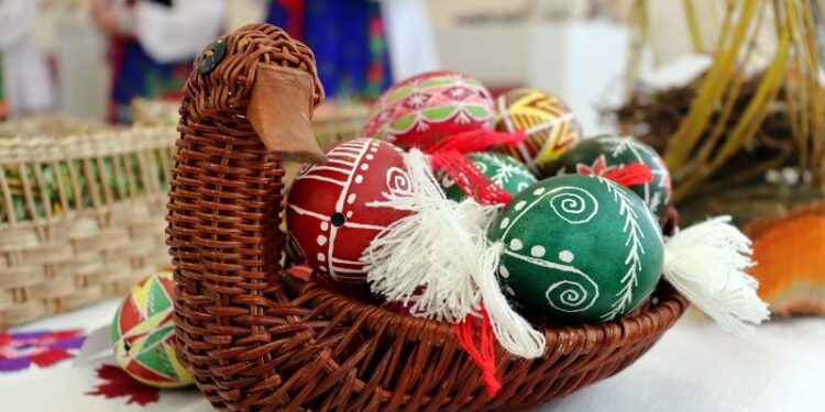 На виставці-ярмарку в ужгородському скансені можна побачити близько 700 писанок, 300 з яких можна придбати (ВІДЕО)