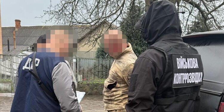 На Закарпатті затримали заступника командира зенітно-кулеметного батальйону за вимагання грошей у підлеглих (ФОТО)