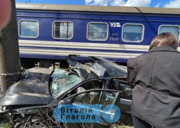 Під час аварії на переїзді в Дубриничах за кермом Audi, яку зніс потяг, була 26-річна ужгородка –