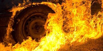 Під кінець тижня  горіли Volkswagen Caddy в Мукачеві та Mercedes-Benz Sprinter у Солотвині