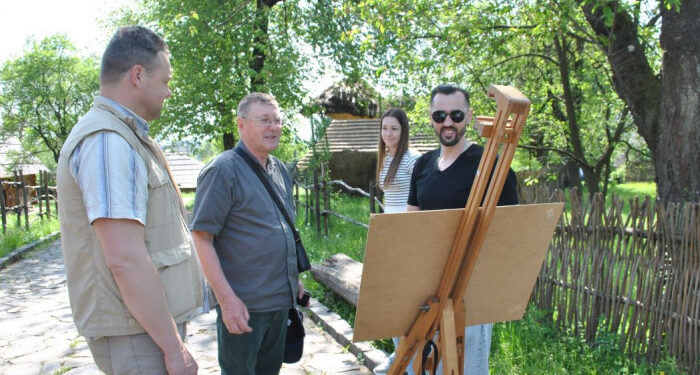 Пленер «Рожевий цвіт» надихав і активізував художників до творчості просто неба