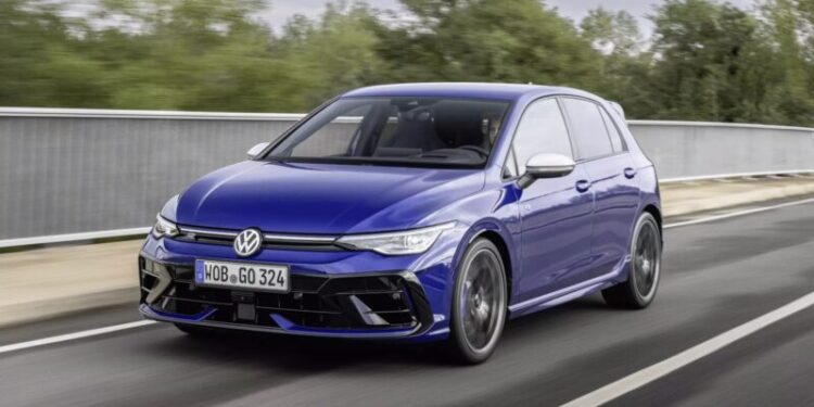 Представлені нові Volkswagen Golf GTI та Golf R — АВТО