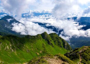 Рятувальники шукають українського туриста, який заблукав у румунських горах –