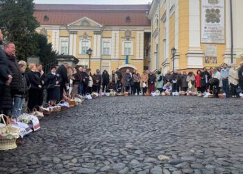 Розклад святкових богослужінь на Великдень у храмах Ужгорода та Мукачева