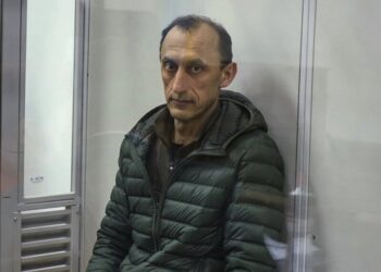 Суд дозволив ексрозвіднику Червінському зняти електронний браслет і повернув закордонний паспорт