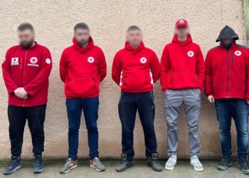 Суд у Виноградові “покарав” чоловіка, який заплатив $10 тис. за виїзд до Румунії під виглядом волонтера Червоного Хреста, 1700 гривнями штрафу (ФОТО)