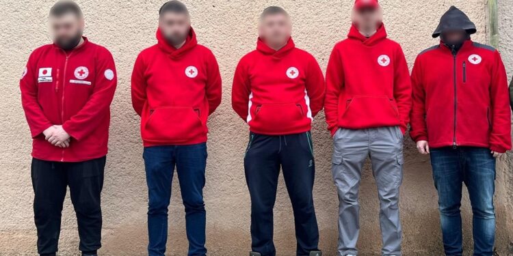 Суд у Виноградові “покарав” чоловіка, який заплатив $10 тис. за виїзд до Румунії під виглядом волонтера Червоного Хреста, 1700 гривнями штрафу (ФОТО)