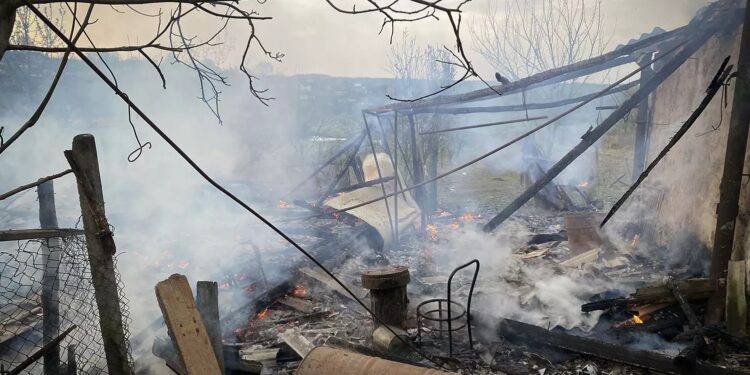 У Кальнику на Мукачівщині згорів хлів на приватному обійсті (ФОТО)