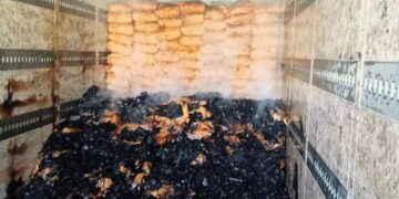 У Лалові на Мукачівщині гасили пожежу в причепі з вугіллям (ФОТО)