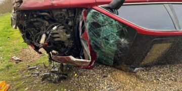 У Оноку біля Виноградова Mazda злетіла у кювет і перекинулася, водій загинув (ФОТО)